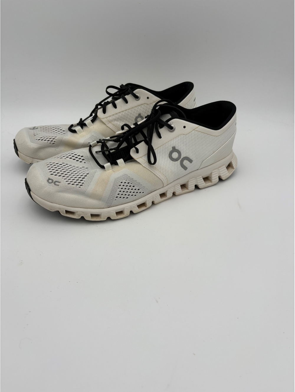 On Cloud Men’s 11.5 Running Shoes - Excellent Condition-Running Or Casual